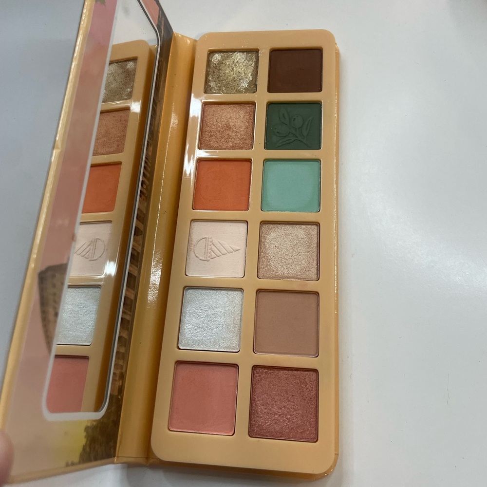 4/$15 essence palette